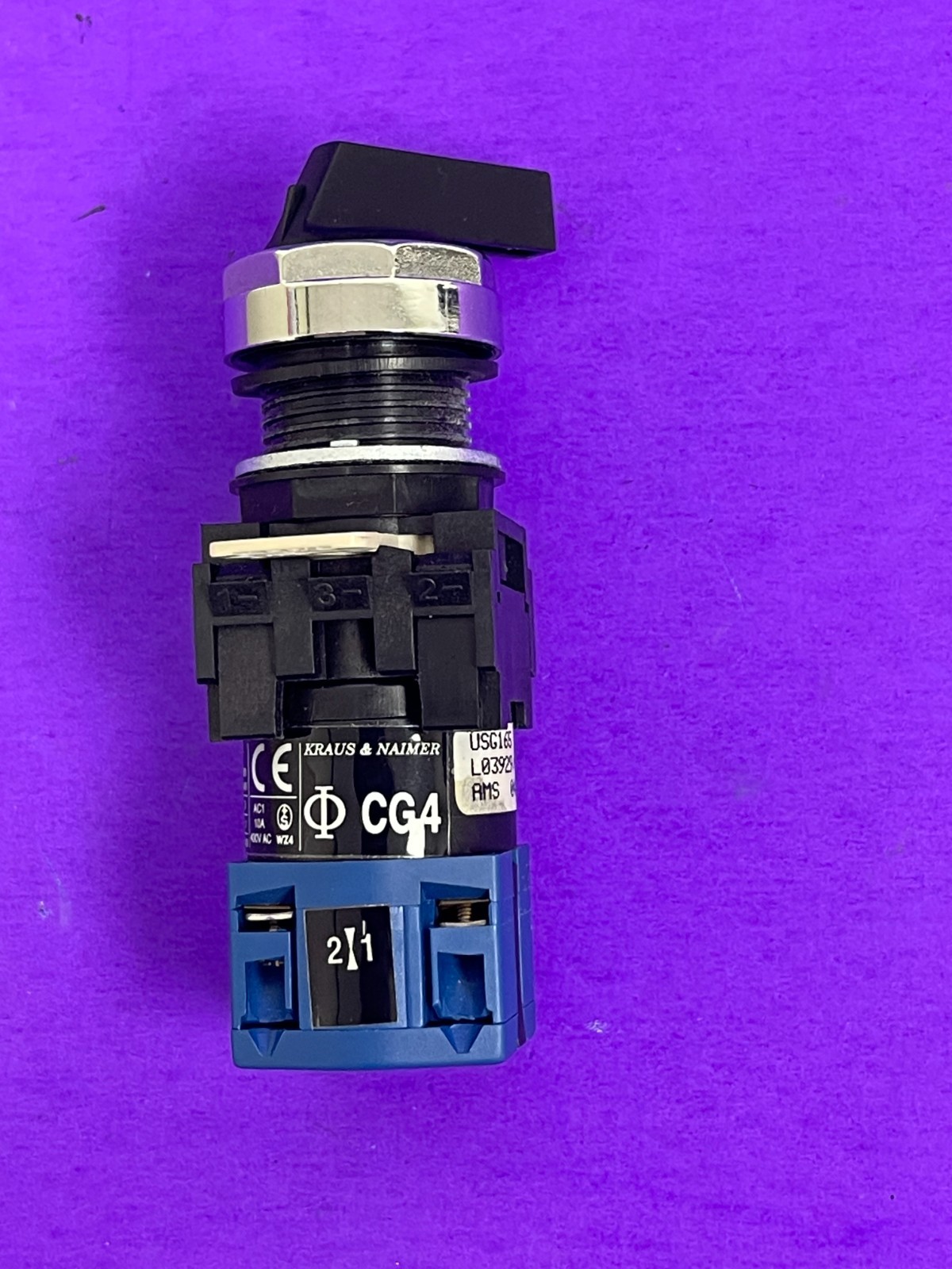 Cutler Hammer E22YB40RT 3 Position Selector Switch