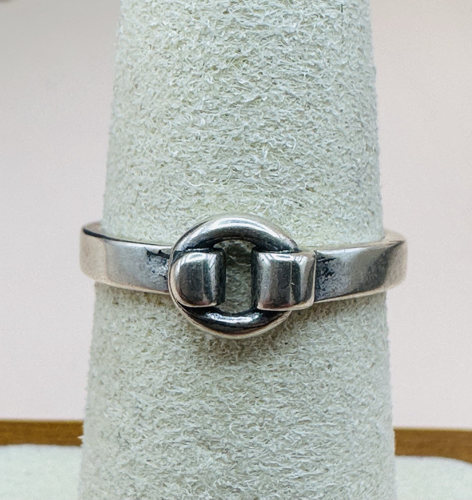 Sterling Silver 925 Classic Ring with Smooth Circle Toggle Clasp Handmade Size 6