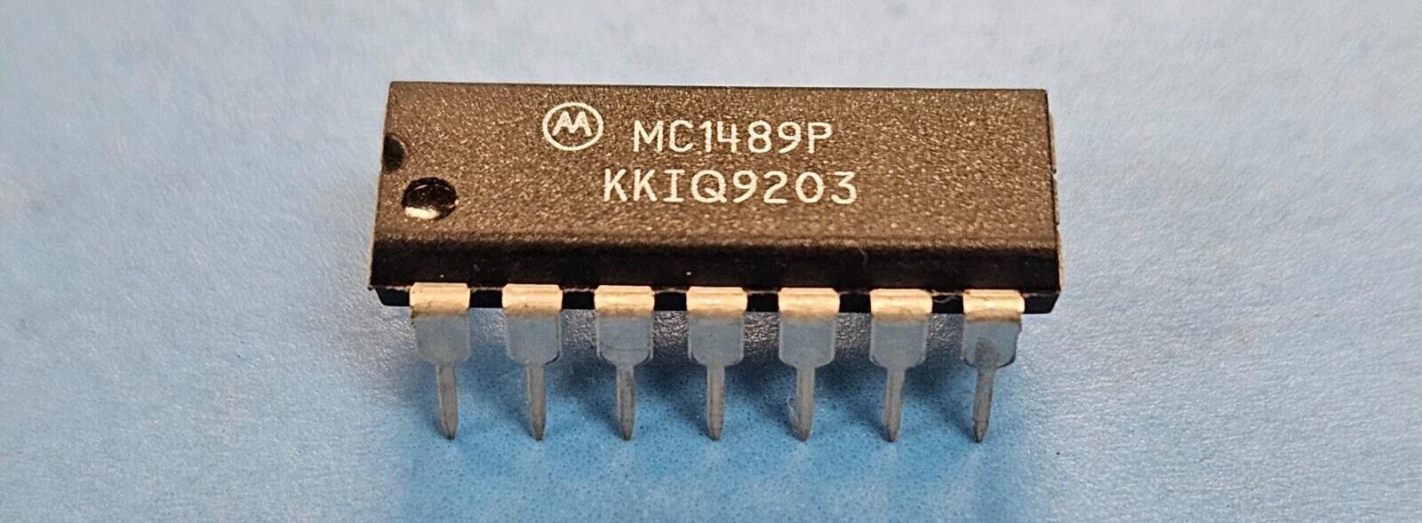(1 PC) MC1489P MOTOROLA Line Receiver, 4 Func, 4 Rcvr, BIPolar, PDIP14