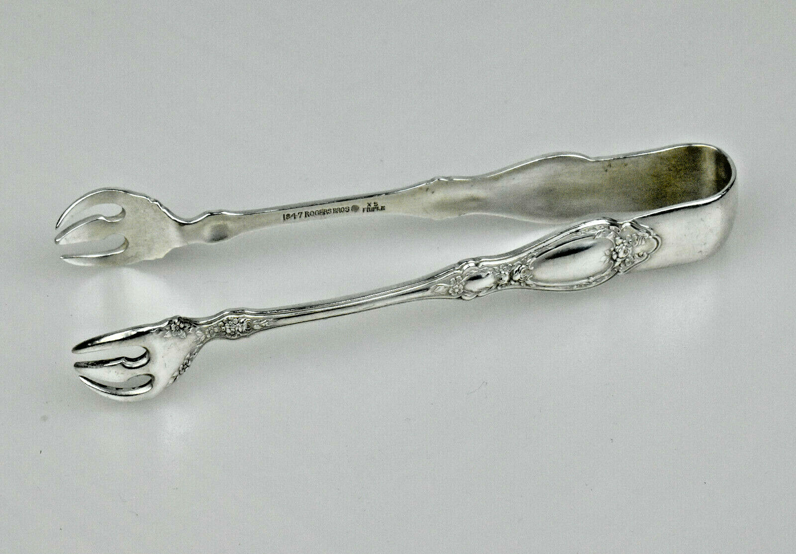 International Silver Silverplate SHARON 1910 Sugar Cocktail Olive Tongs 4 1/4"