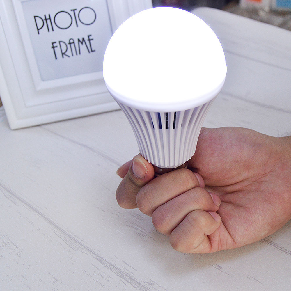 LED E27 Energy Saving Rechargeable Intelligent Light Bulb Lamp Emergency Lights