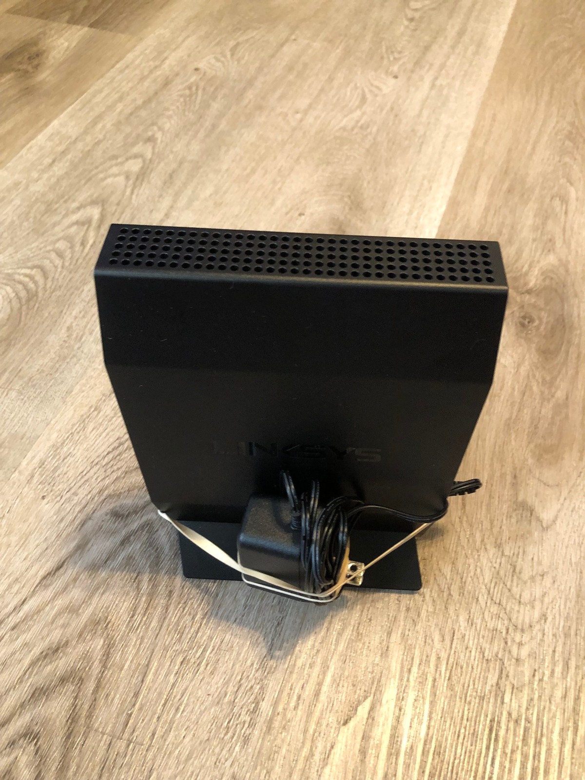 Linksys AC1200 Dual-Band WiFi 5 Router Model E5600 Bundle with Power Adapter .
