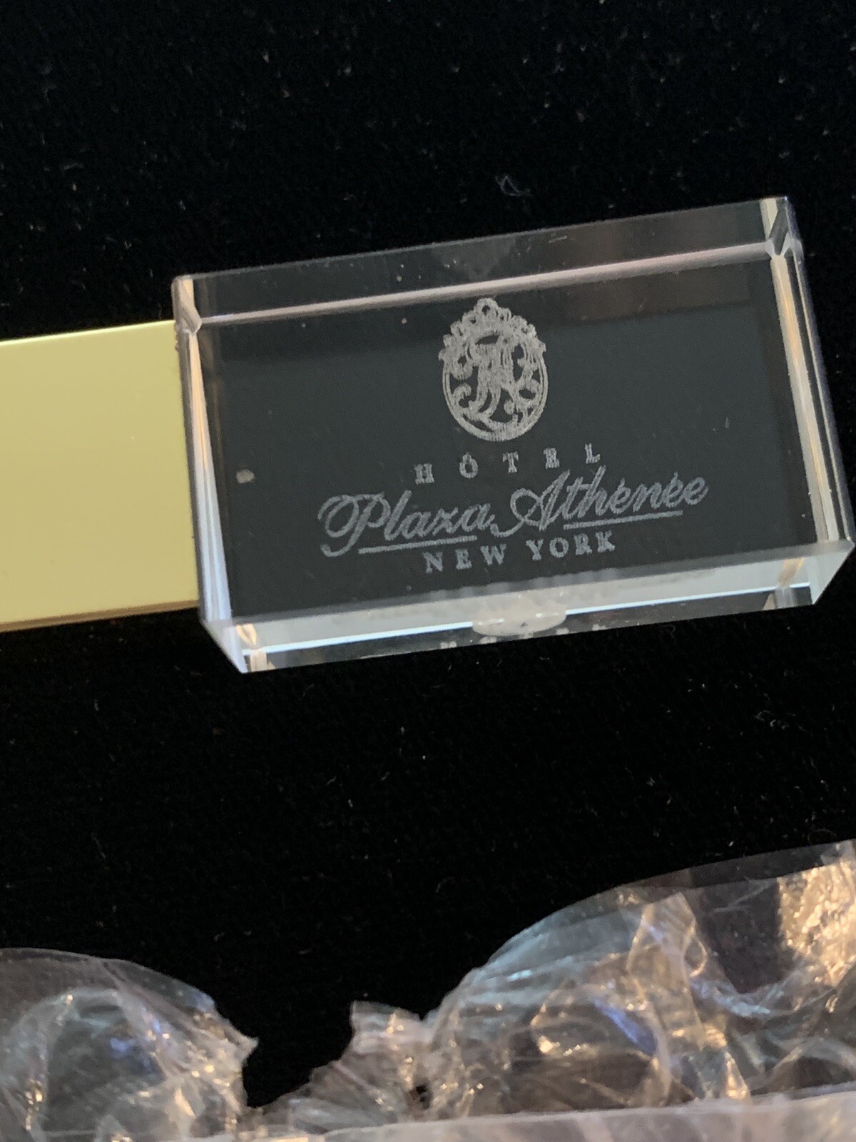 Scan disc (new) Flash Drive from Hotel Plaza Athenee