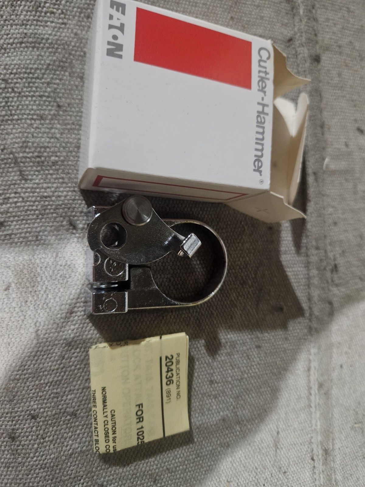 EATON 10250TA64 PADLOCK ATTACHMENT, SERIES A2, NEW SURPLUS QTY 10
