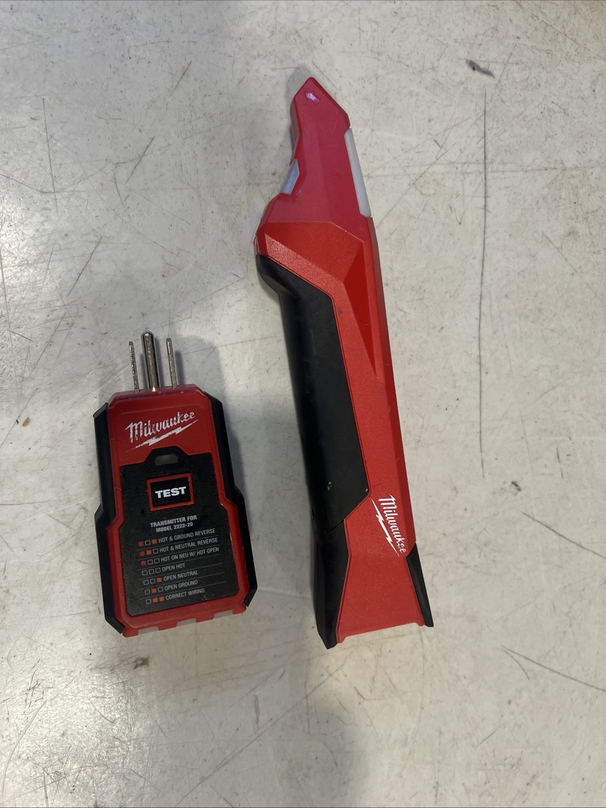Milwaukee 2222-20 Circuit Breaker Finder w/ LED