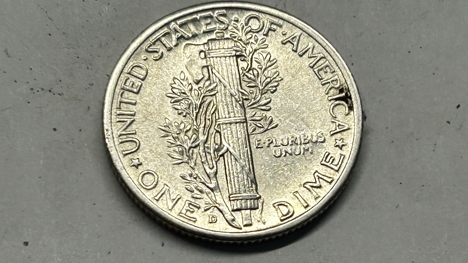1943-D 10C BU Mercury Dime FB -90% Silver
