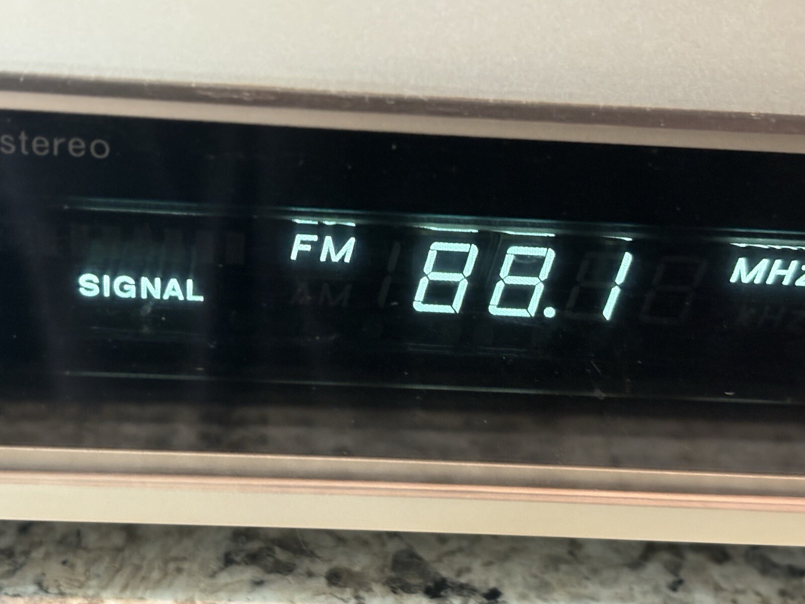 HK 715 Tuner Ultrawideband Stereo