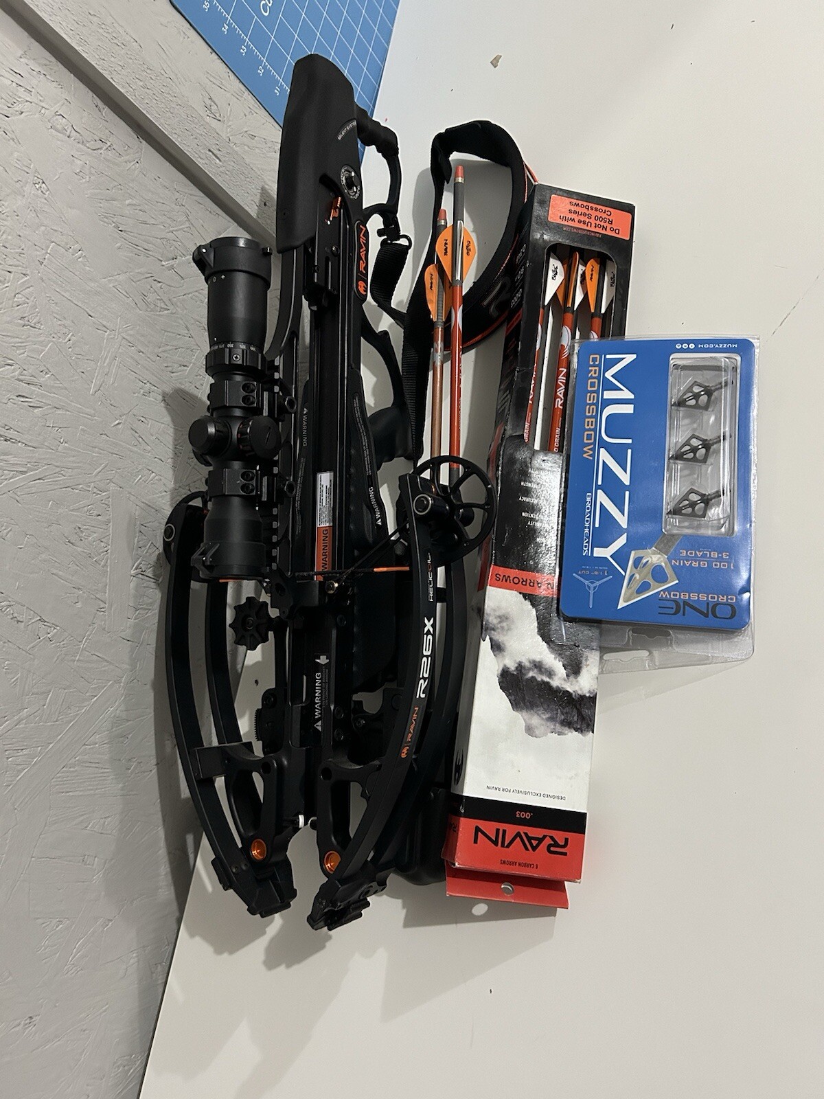 Ravin Crossbow Kit R26x W/6- - Arrows And Broad Heads 400FPS Silent Cock - Black