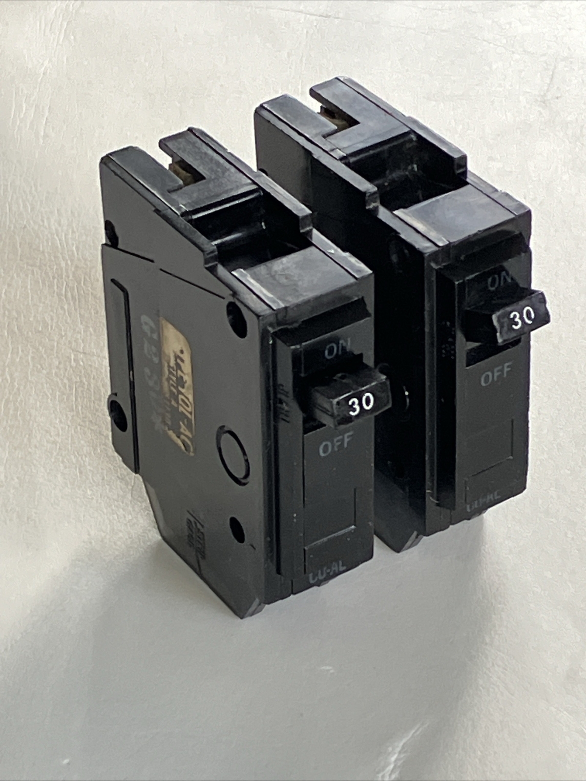 THQL1130 General Electric Plug-In CIRCUIT BREAKER 1 pole 30 Amp 1P 30A