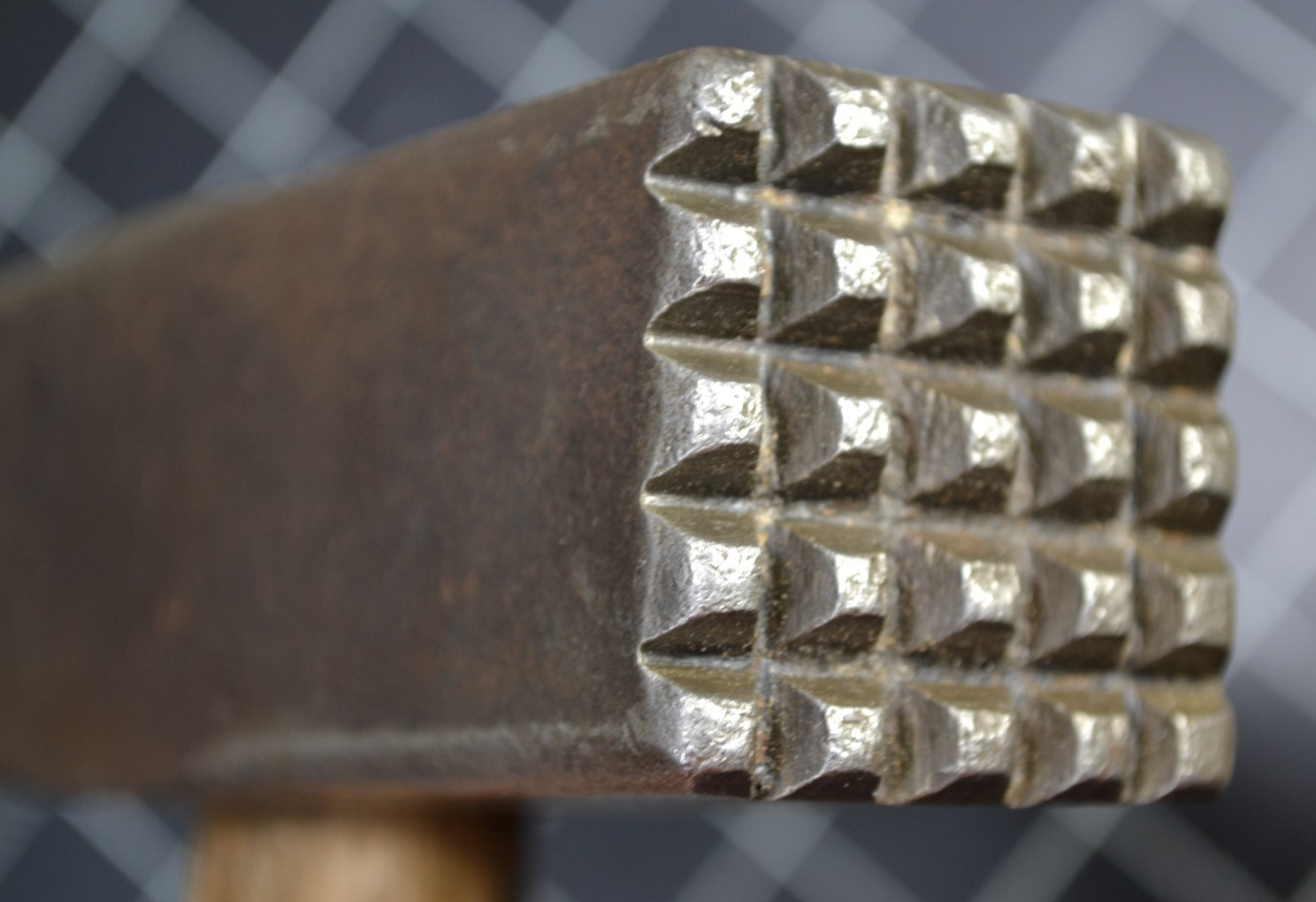 IRON CITY - 5# - BUSH HAMMER