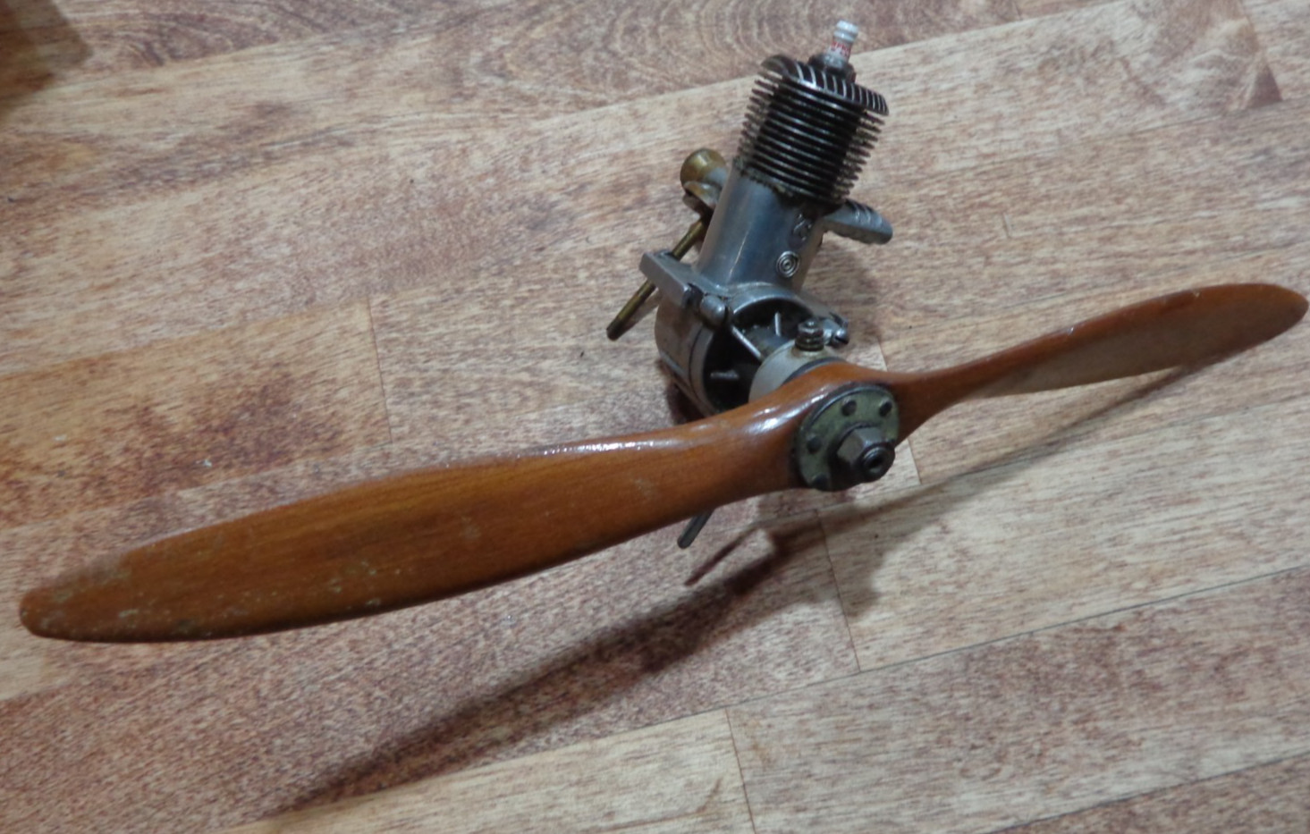 Vintage 1940s Ohlsson & Rice 23 Ignition Model Airplane Engine O & R Wood Prop