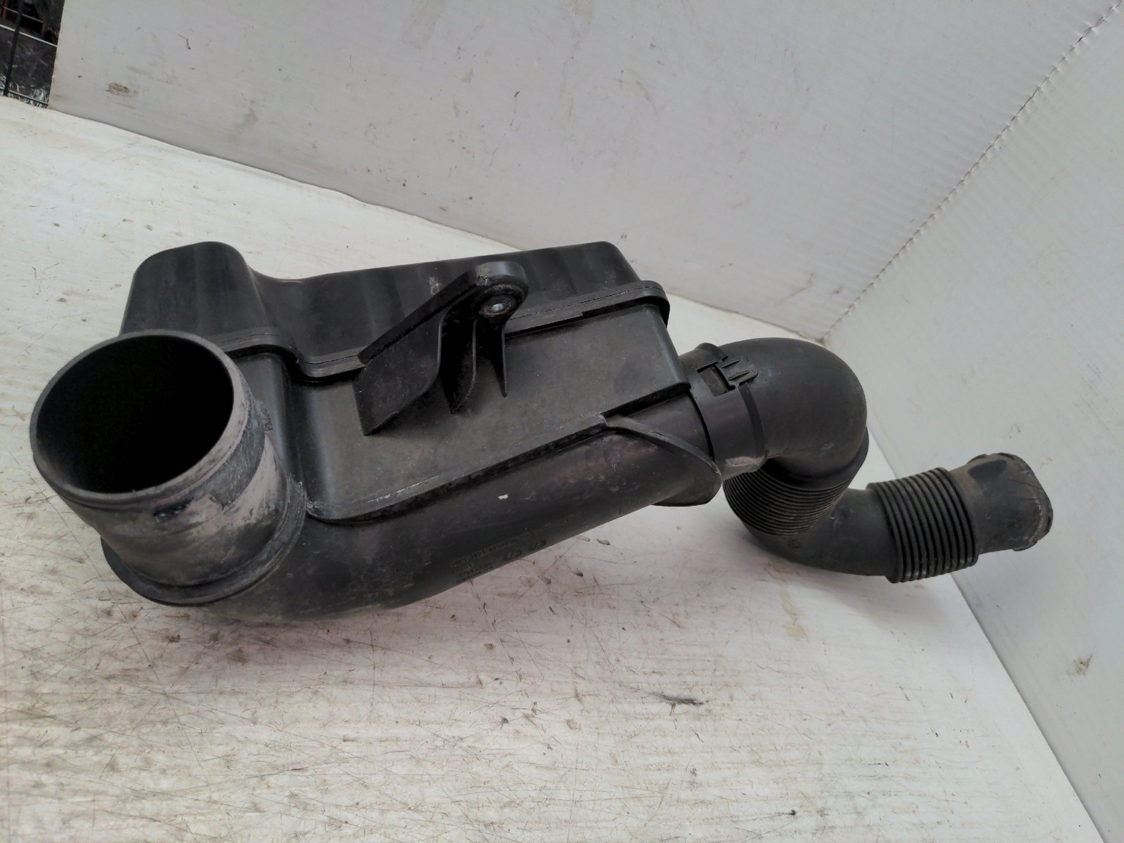 MINI COOPER R56 AIR INTAKE PIPE DUCT HOSE 2006-2010 1.6 PETROL 2754425