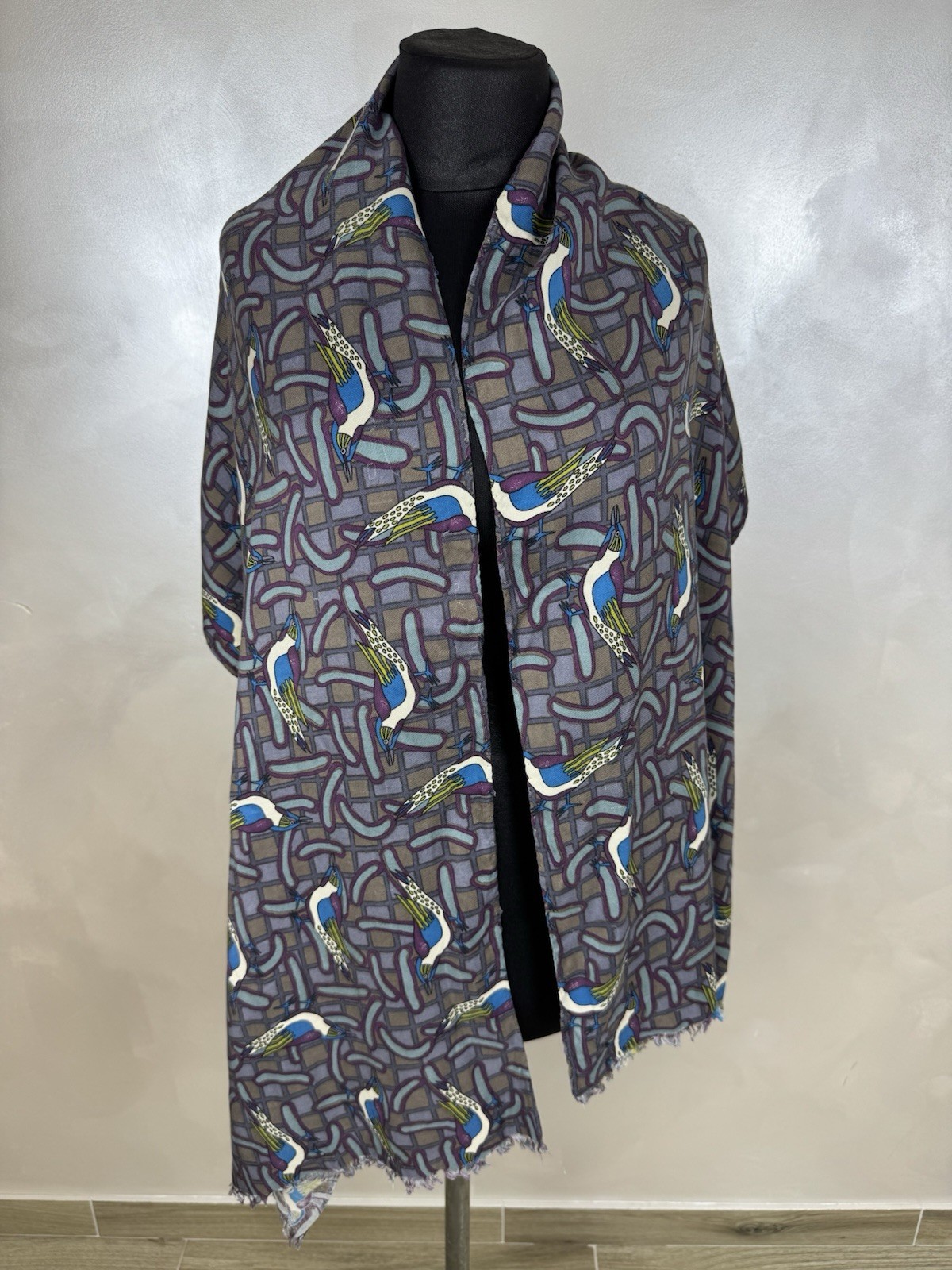 MEMPHIS Milano Vintage 100% Silk Scarf Birds Designer Print Rare Auth Italy