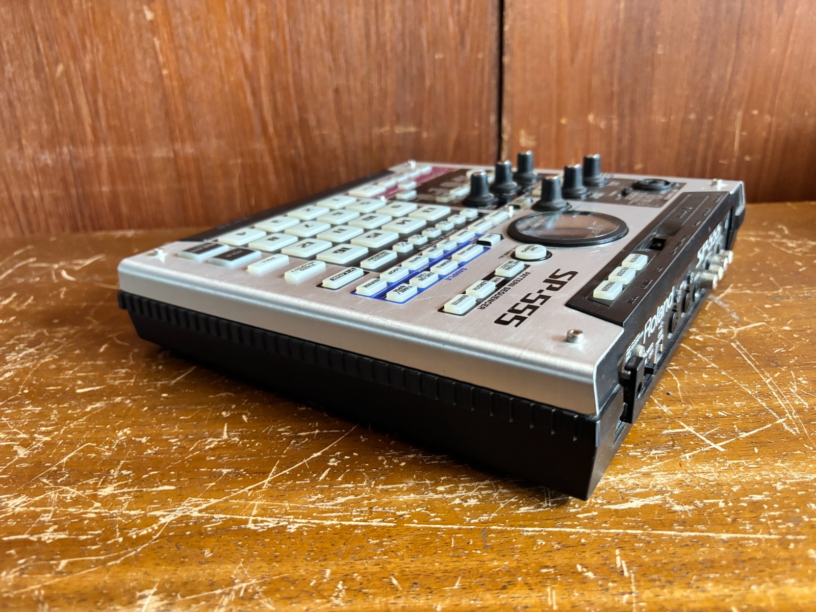 Roland SP-555 Creative Sampler with Performance Effects w/ power supply