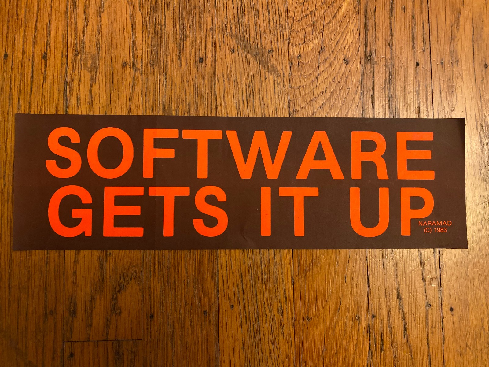 VINTAGE 1983 COMPUTER BUMPER STICKER. "SOFTWARE GETS IT UP".