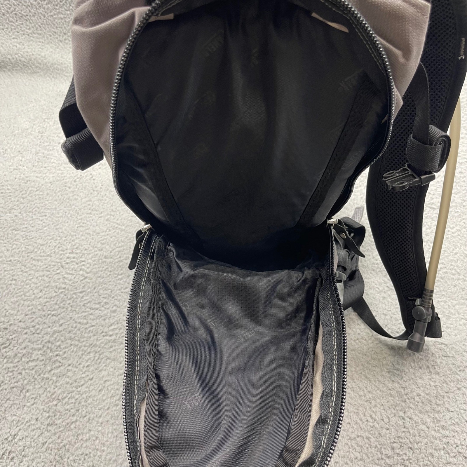 CamelBak Chaos Black Grey Hydration Pack Backpack w/ 2L Bladder Hydrate or Die