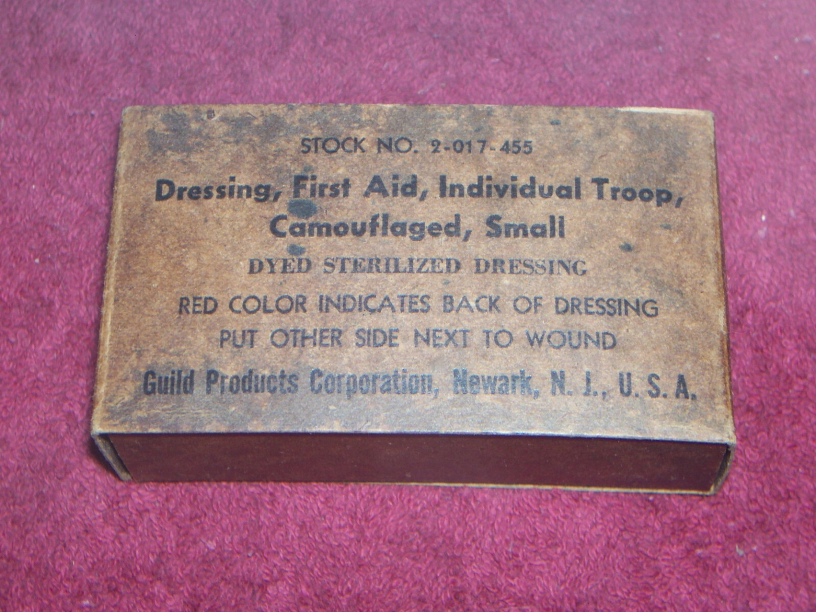ORIG. WW II FIRST AID DRESSING BANDAGE INDIVIDUA L TROOP CAMOUFLAGED, SMALL