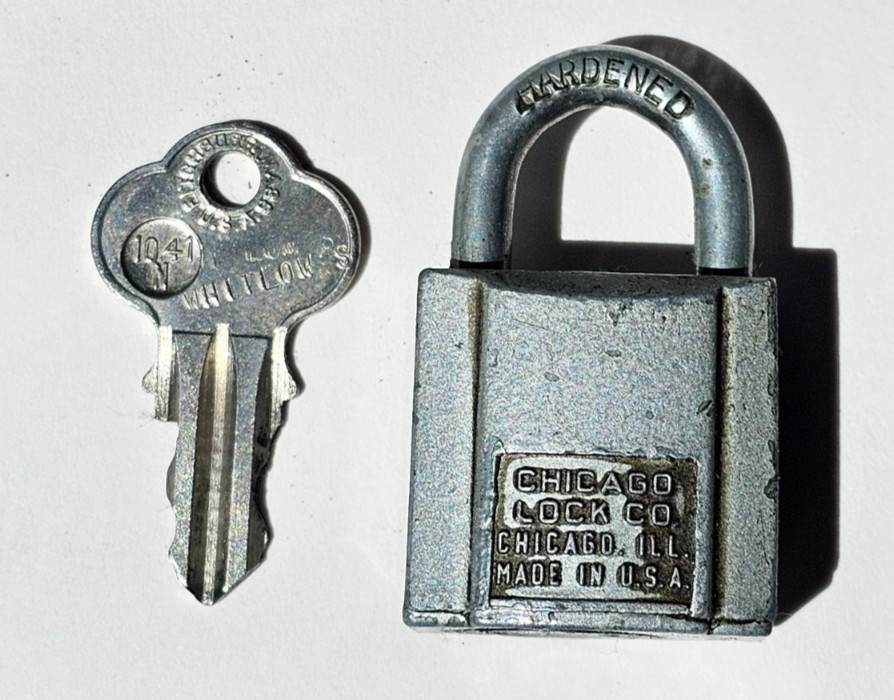 VTG Chicago Lock Co Padlock W/ Key Pat 2141748 Hardened Shackle Made In USA 1939