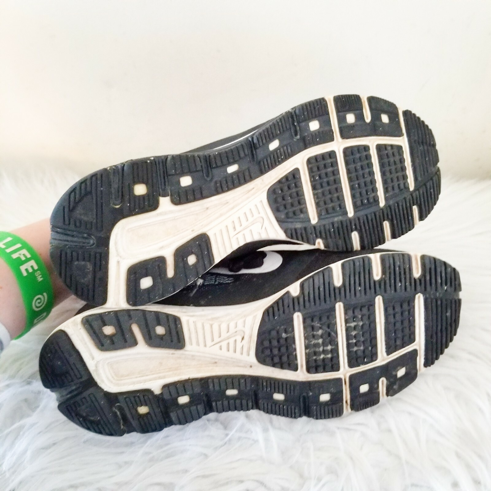 Nike Black And White Running sneakers zoom