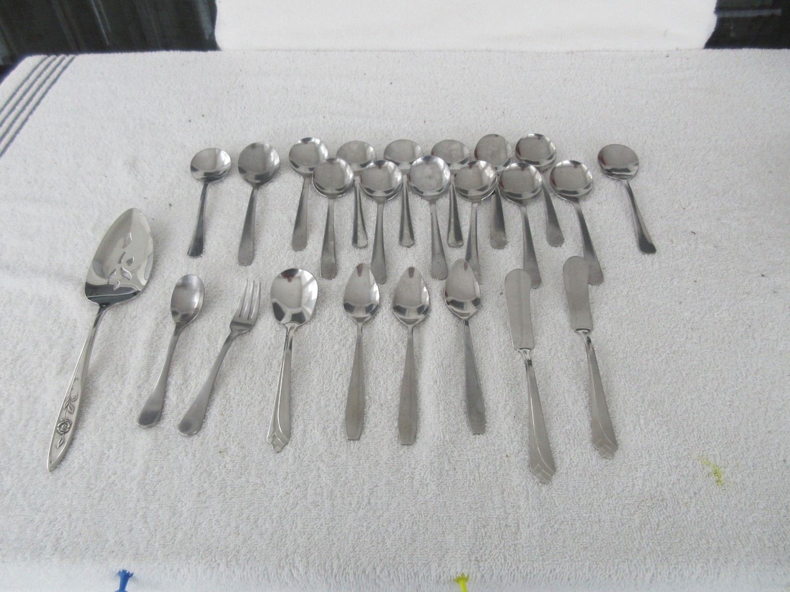 24 PIECE "MIXED DESIGN LOT "STAINLESS STEEL FLATWARE ~!!