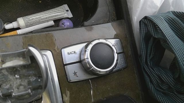 14 15 16 MERCEDES SL400 radio control console mounted