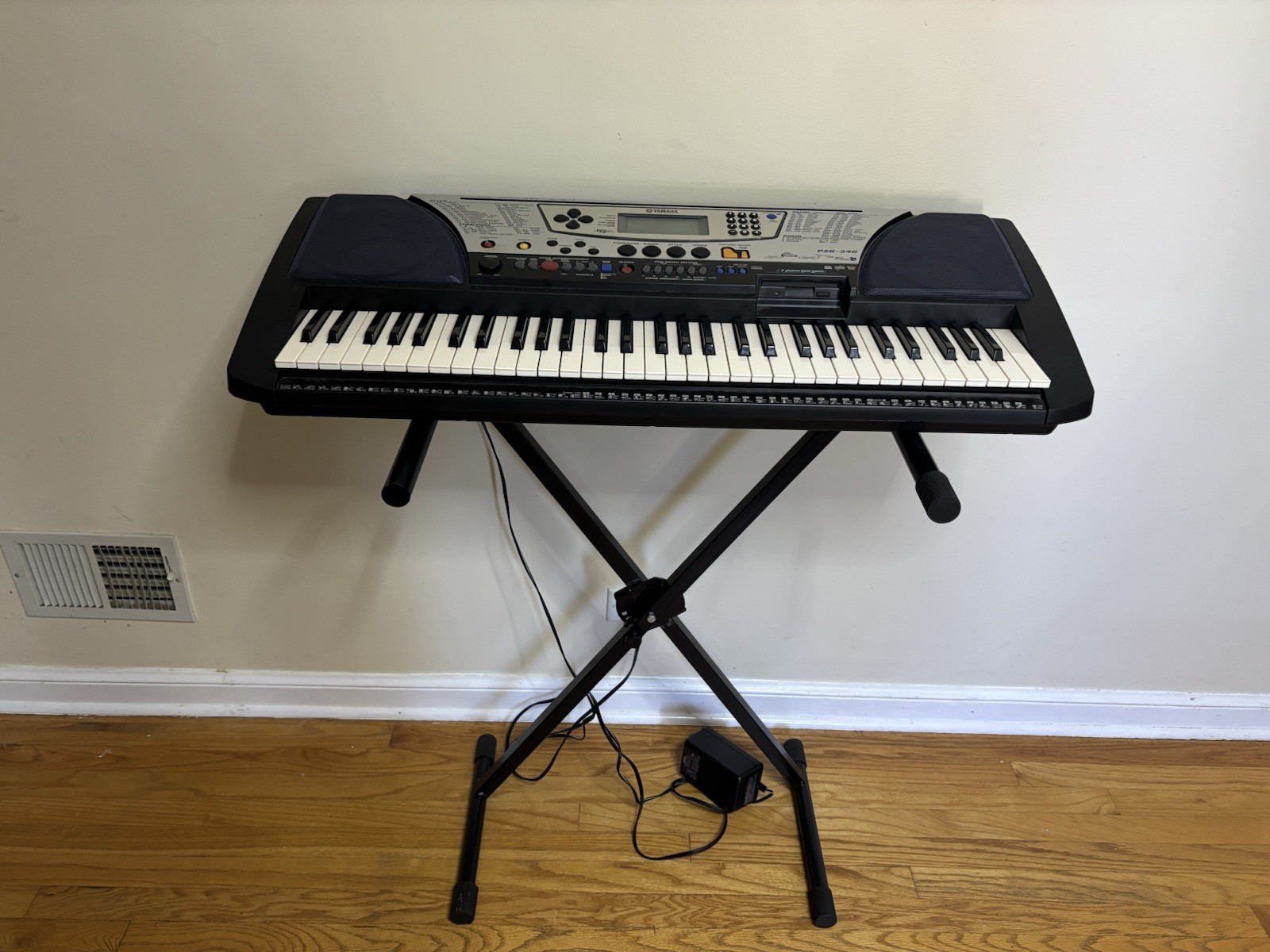 Yamaha PSR -340 Electronic Keyboard, with Stand, Tested and Working