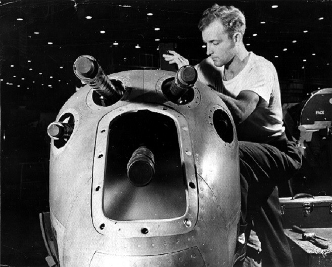 Worker installs Machine Guns to nose of a P-38 Lightning WWII WW2 8x10 Photo 69b
