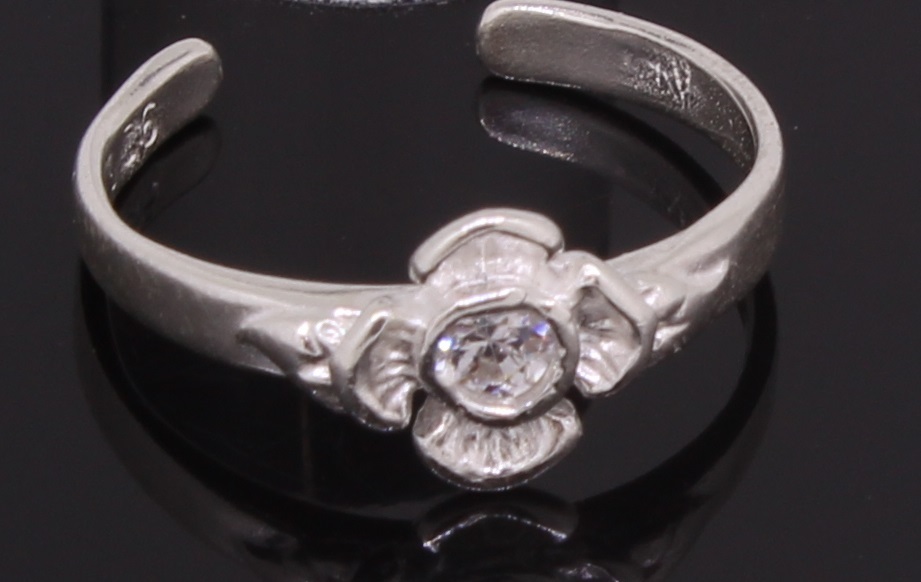 Sterling Silver Flower Toe Ring Adjustable With Cubic Zirconia Stone