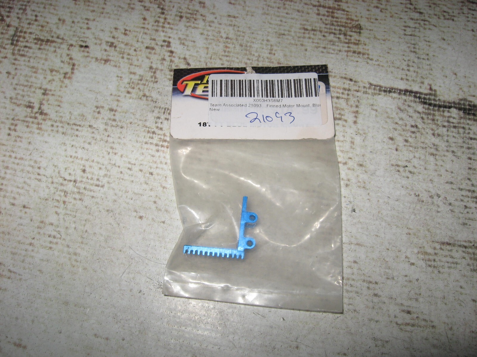 RC Associated RC18 Series Finned Motor Mount Set Aluminum Blue Factory (1) 21093