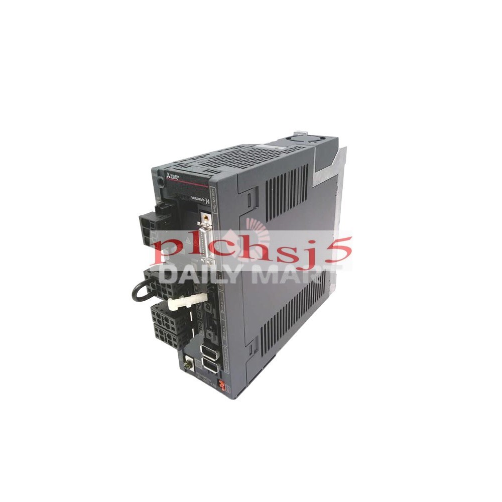 New In Box  MITSUBISHI MR-J4W2-44B Servo Drive