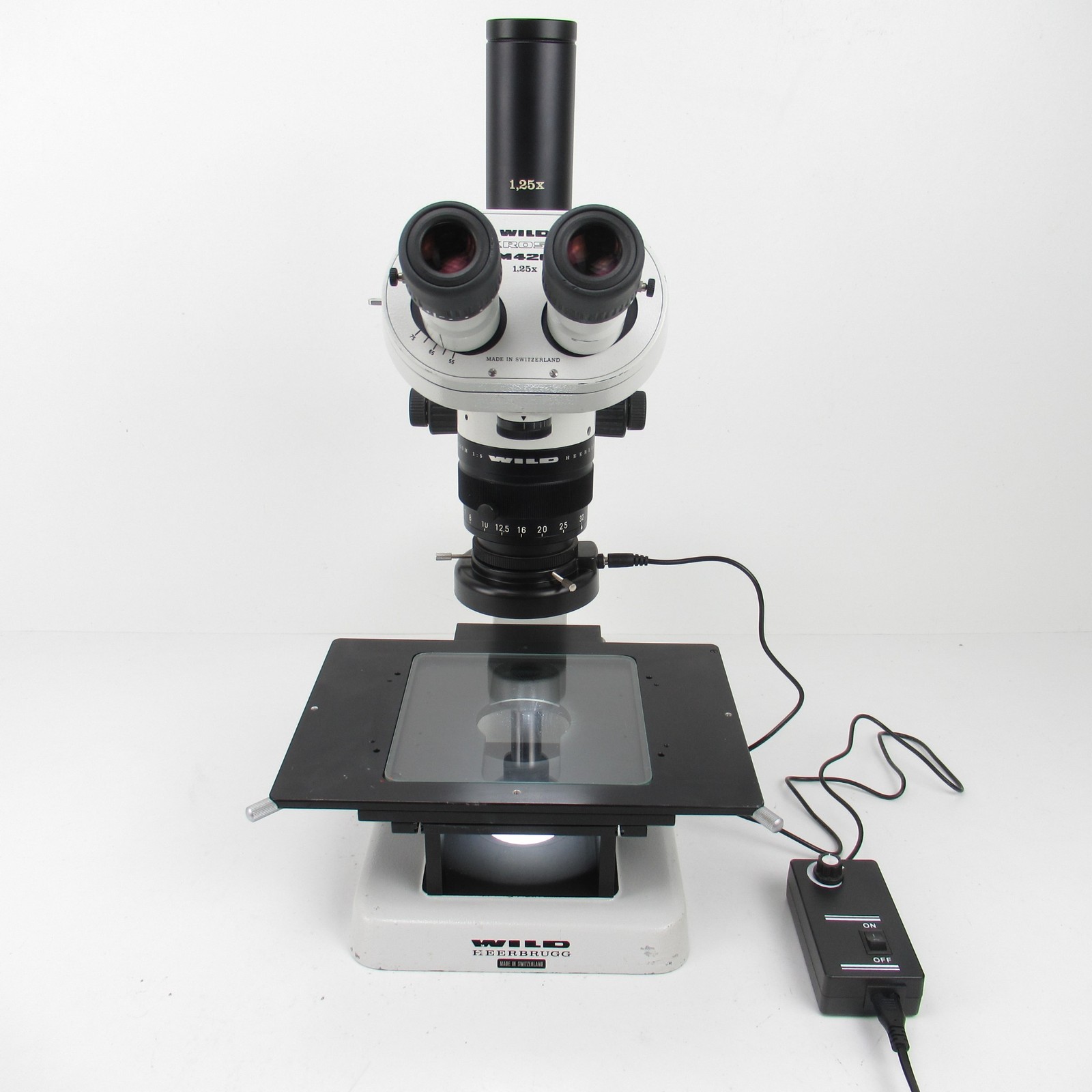 WILD MAKROSCOP M420 1:5 CONTINUOUS ZOOM MICROSCOPE W/ 10X EYEPIECES & LIGHT RING