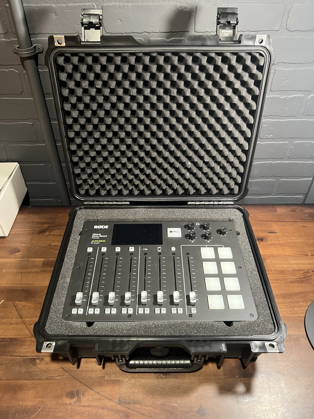 Rode Rodecaster Pro Podcast Production Studio W/custom Case