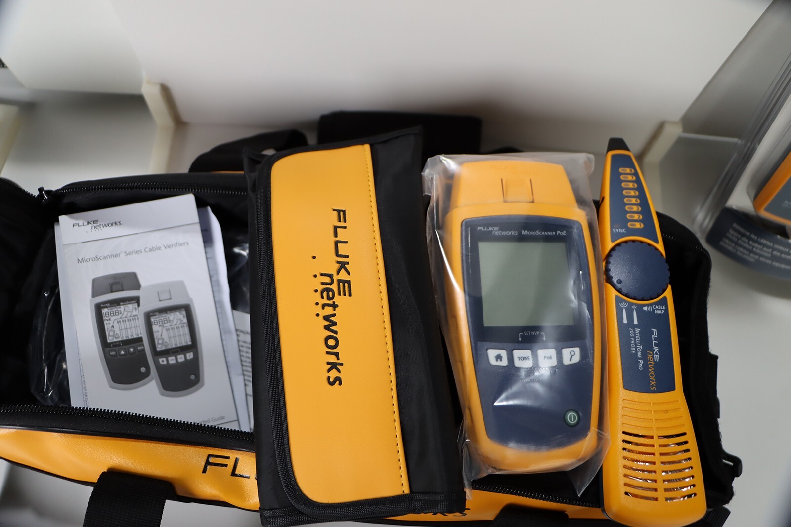 Fluke Networks 5018513 MS-POE-KIT MicroScanner Copper Cable Verifier &PoE tester