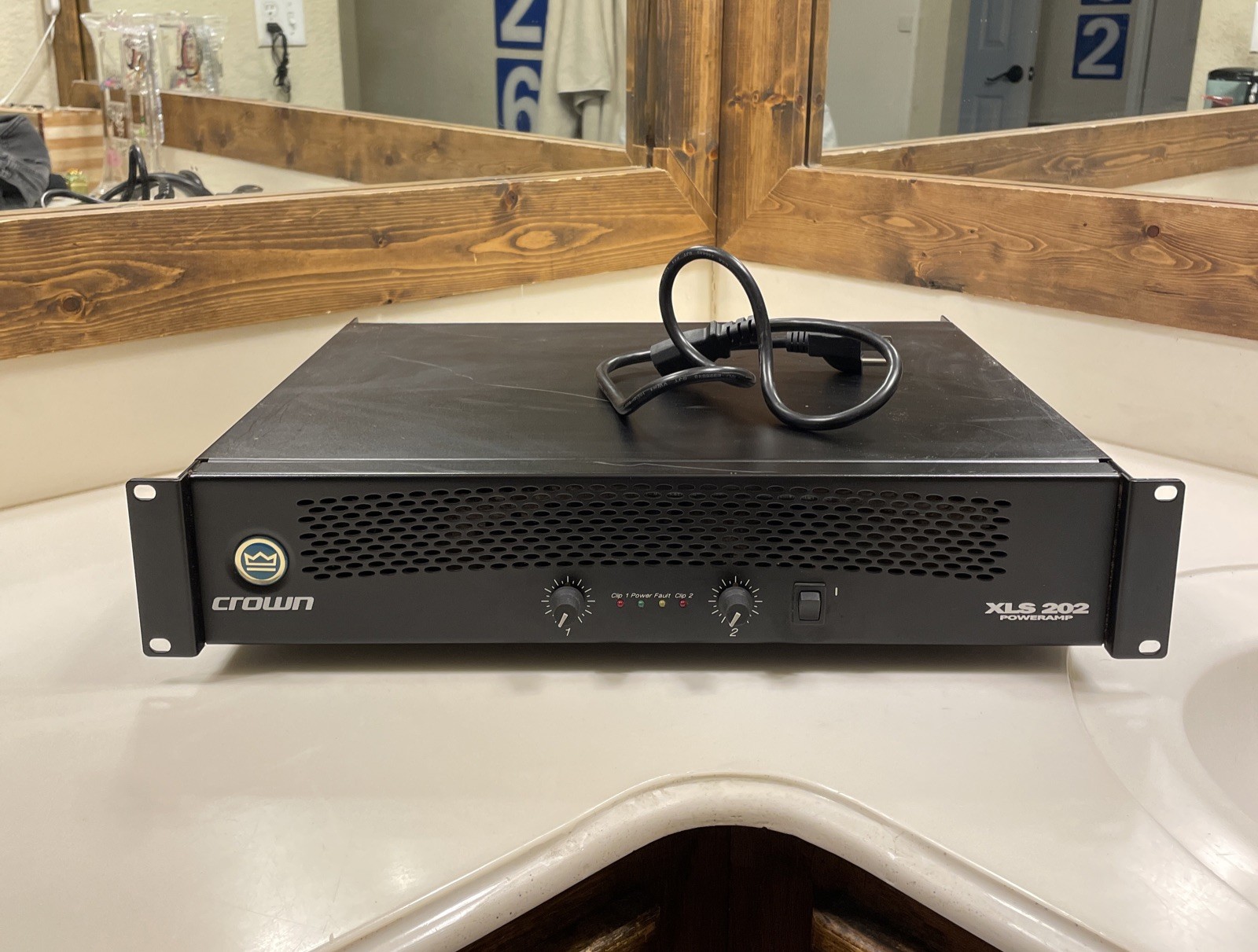 Crown XLS-202 500W 2-Channel Power Rackmount Amplifier