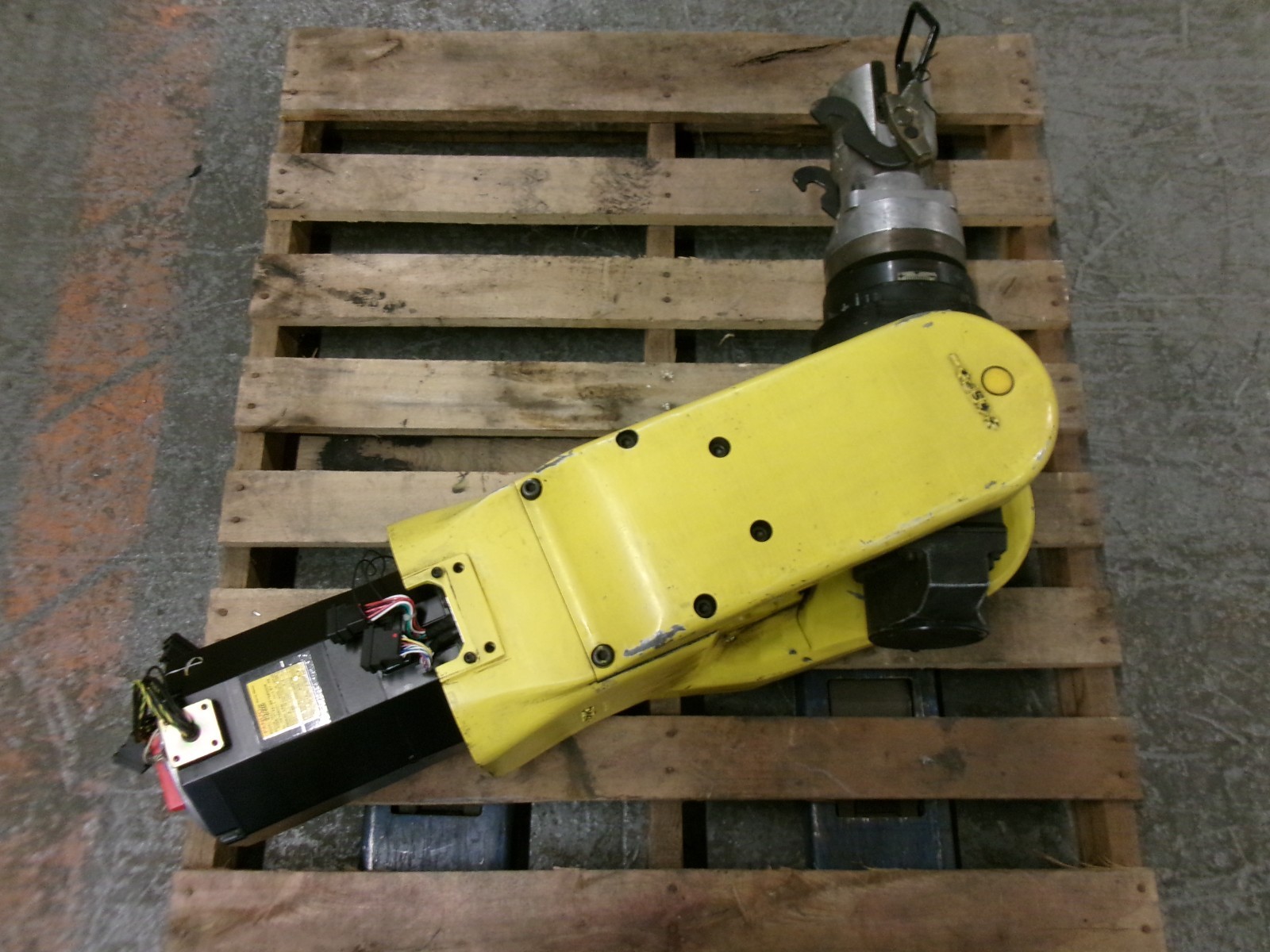Fanuc 420iF Wrist Assembly  / With 30 Days Warranty