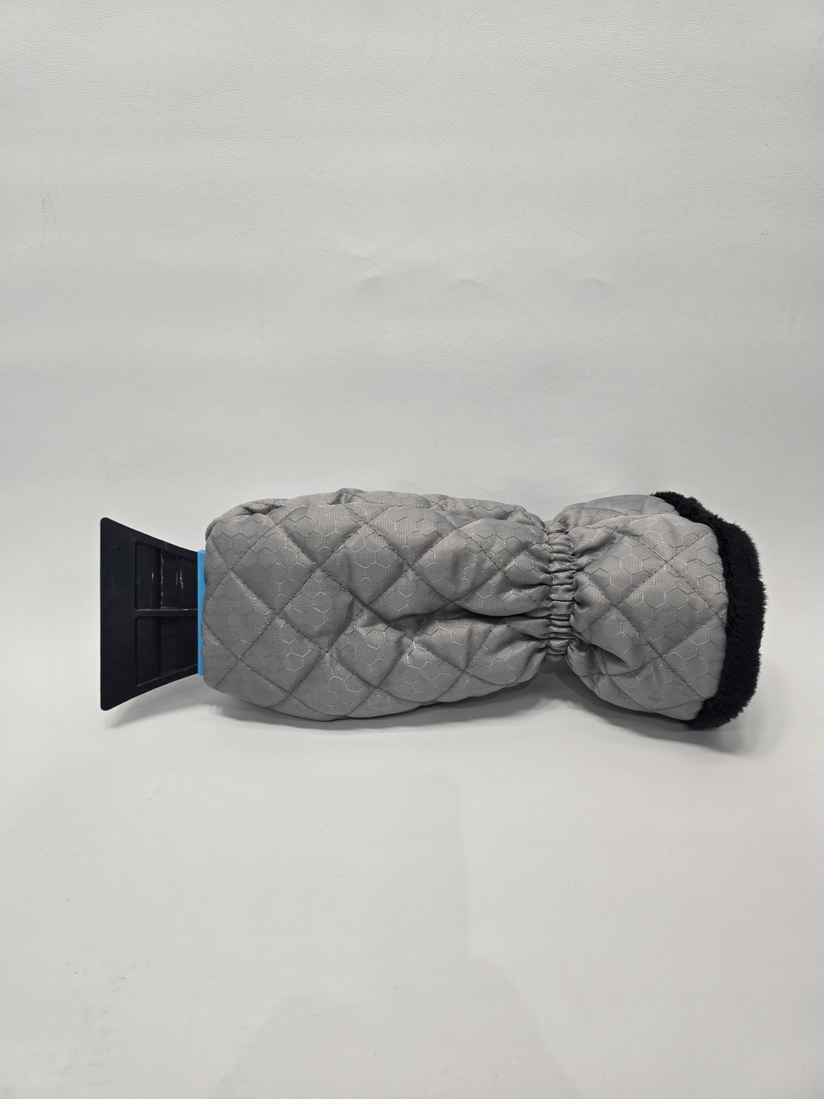Delux Ice Scrapper Plush Insulated Mitt