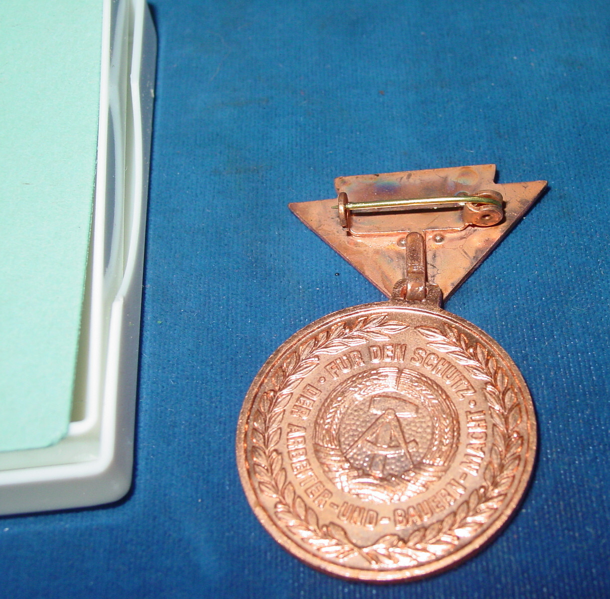 Bronze Der Nationalen Volksarmee Reserve National People Army NVA DDR medal