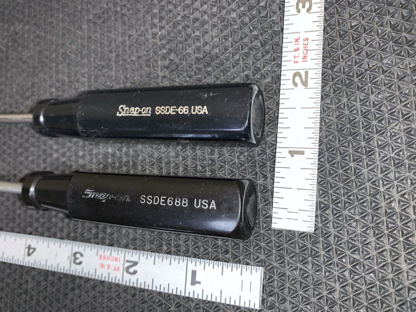 2 sizes vintage Snap On electronics screwdrivers SSDE68B (11") and SSDE66 (9")