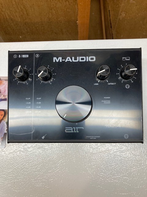 M-Audio 2x2 usb-c audio interface & Apple Speakers