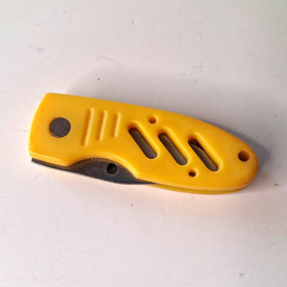 Frost Cutlery Folding Pocketknife Stainless Steel BladePlastic Handle 1.5" Blade