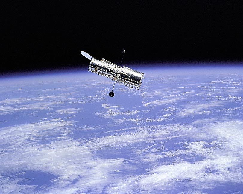 HUBBLE SPACE TELESCOPE ABOVE EARTH NASA 8x10 GLOSSY PHOTO PRINT