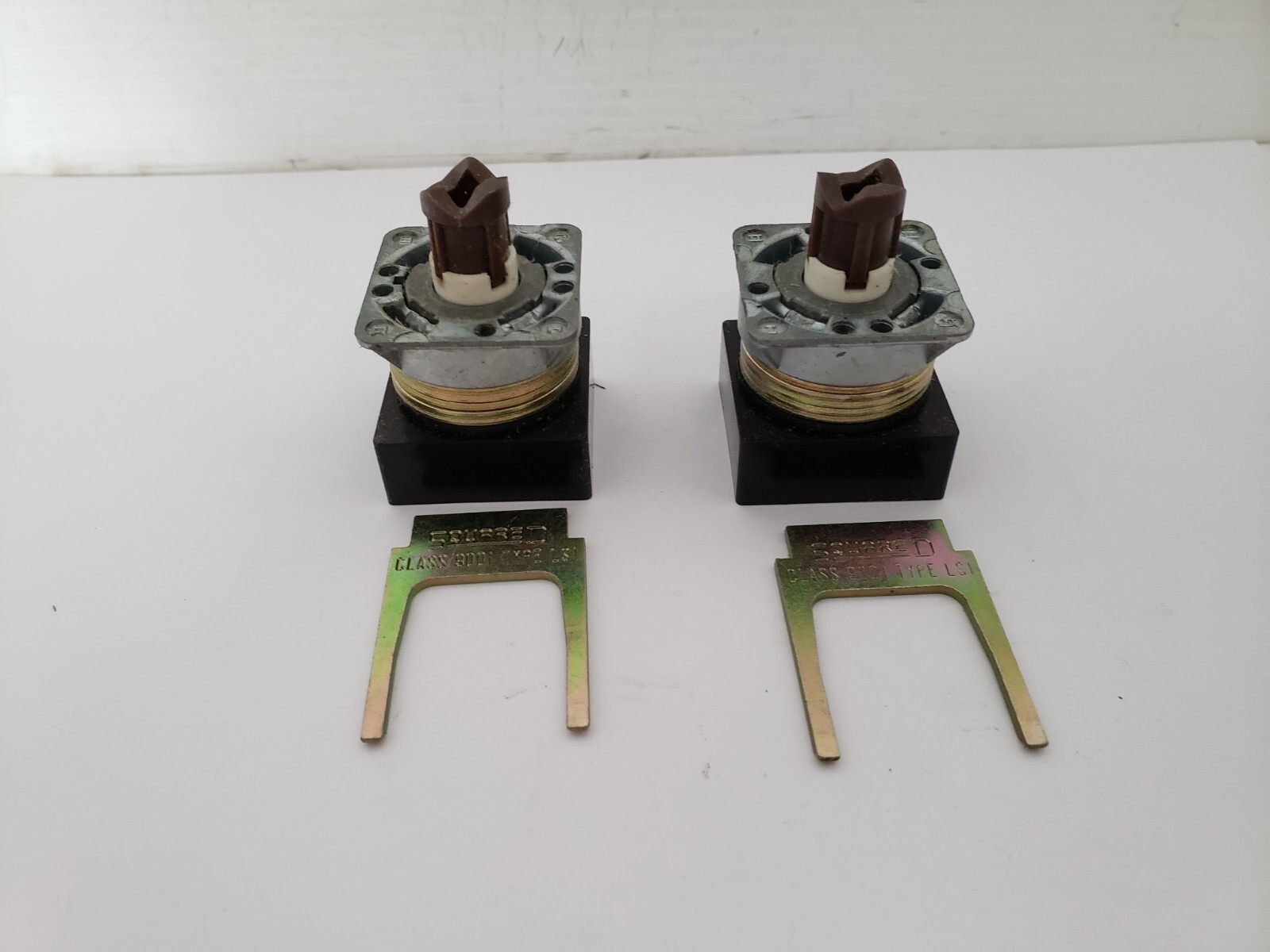 SQUARE D 9001-LSSA-2 SELECTOR SWITCH 2-POS S.S. W/O KNOB SERIES A (LOT 2) NIB