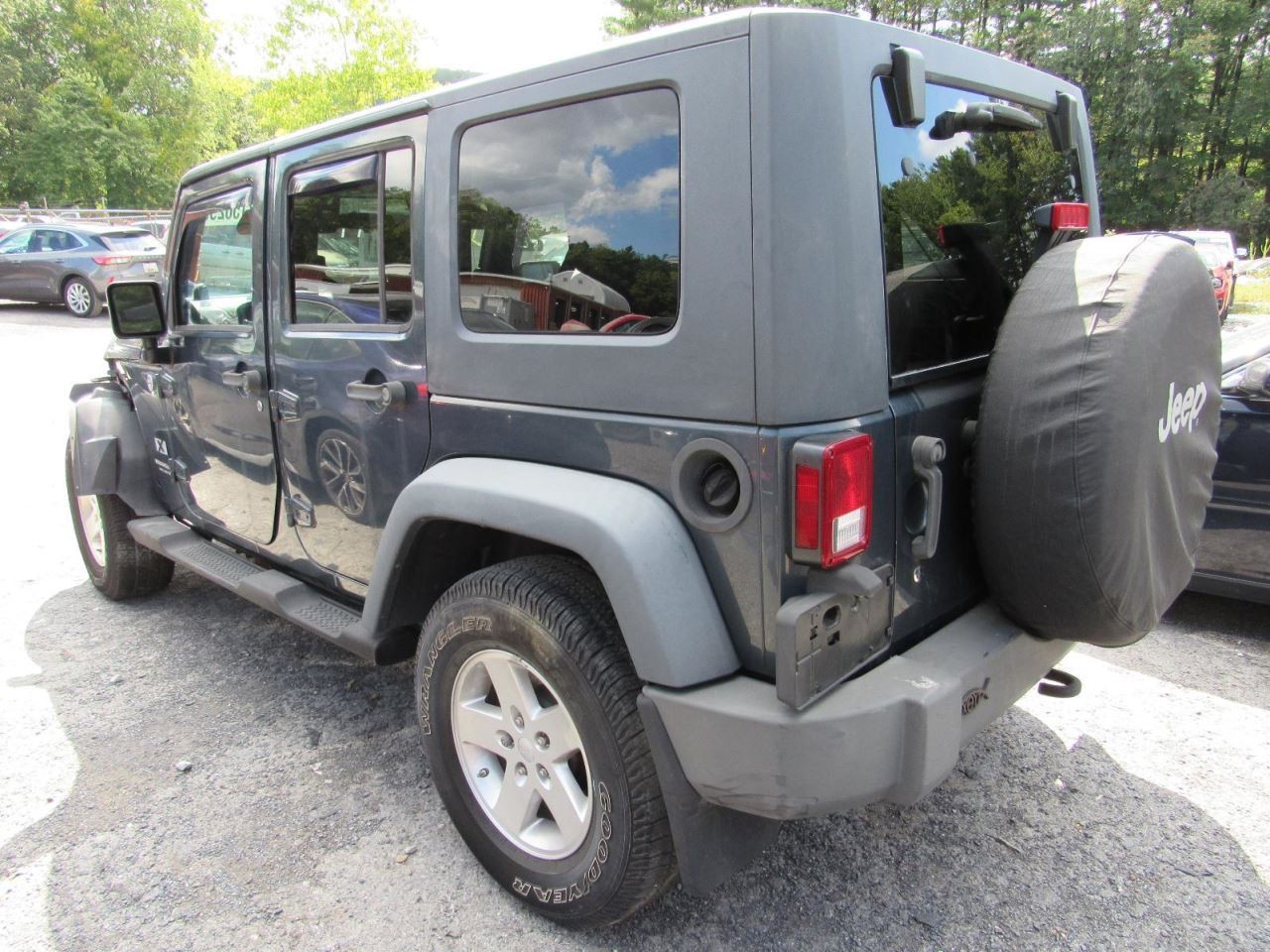 TJ 2008 Glove Box 1075297