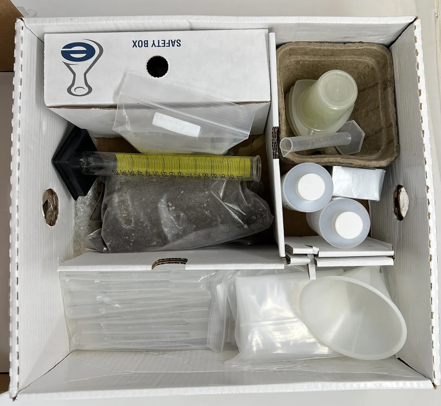eScience Labs Kit SCI207 COMPLETE WITH BOX DAMAGE SEE PHOTOS