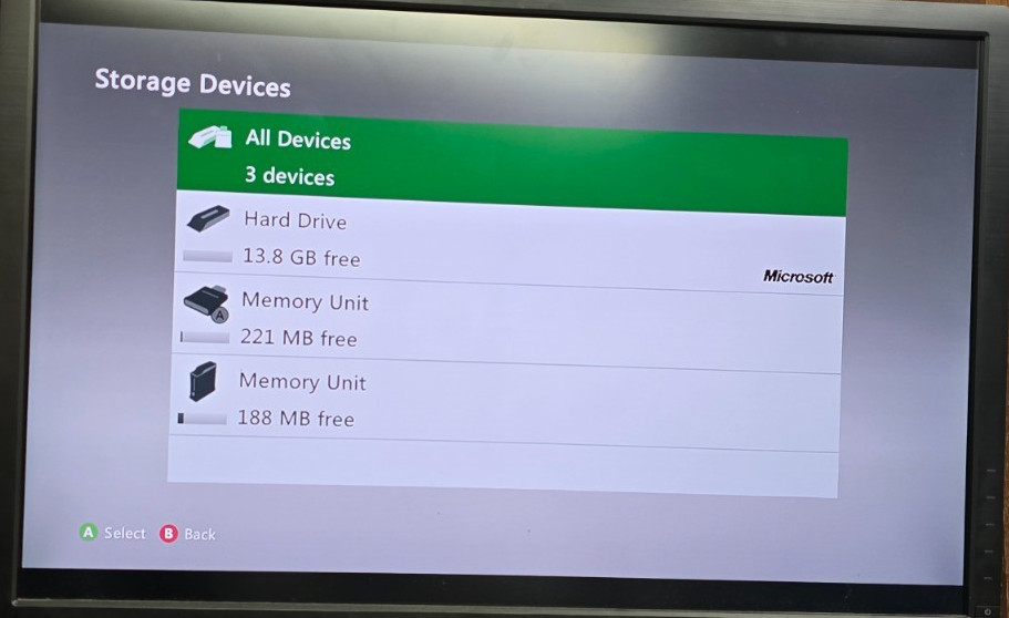 Microsoft Xbox 360 Pro 20GB Console - Matte White