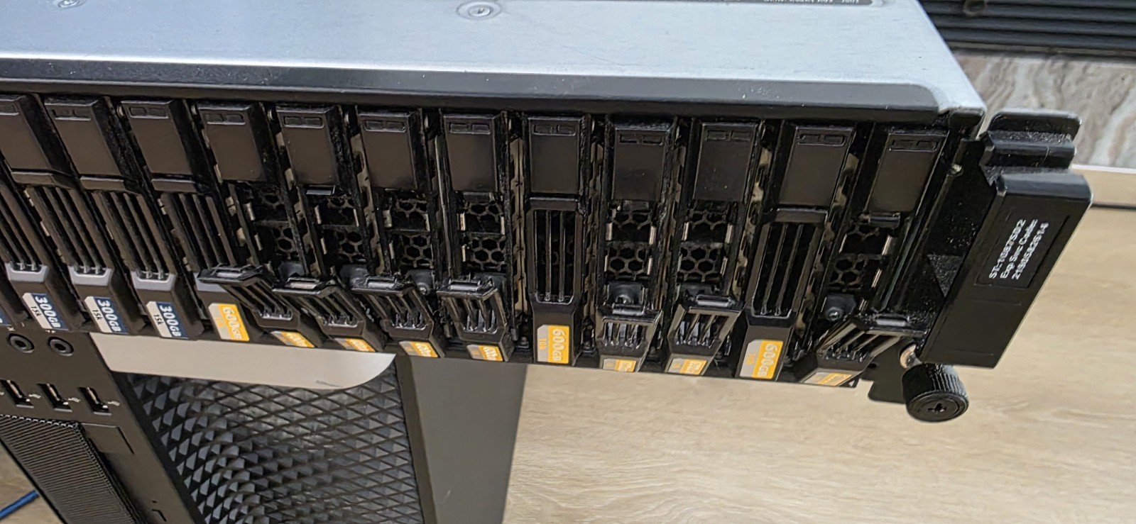 Dell Compellent SC220 24x 600GB 2x SC2
