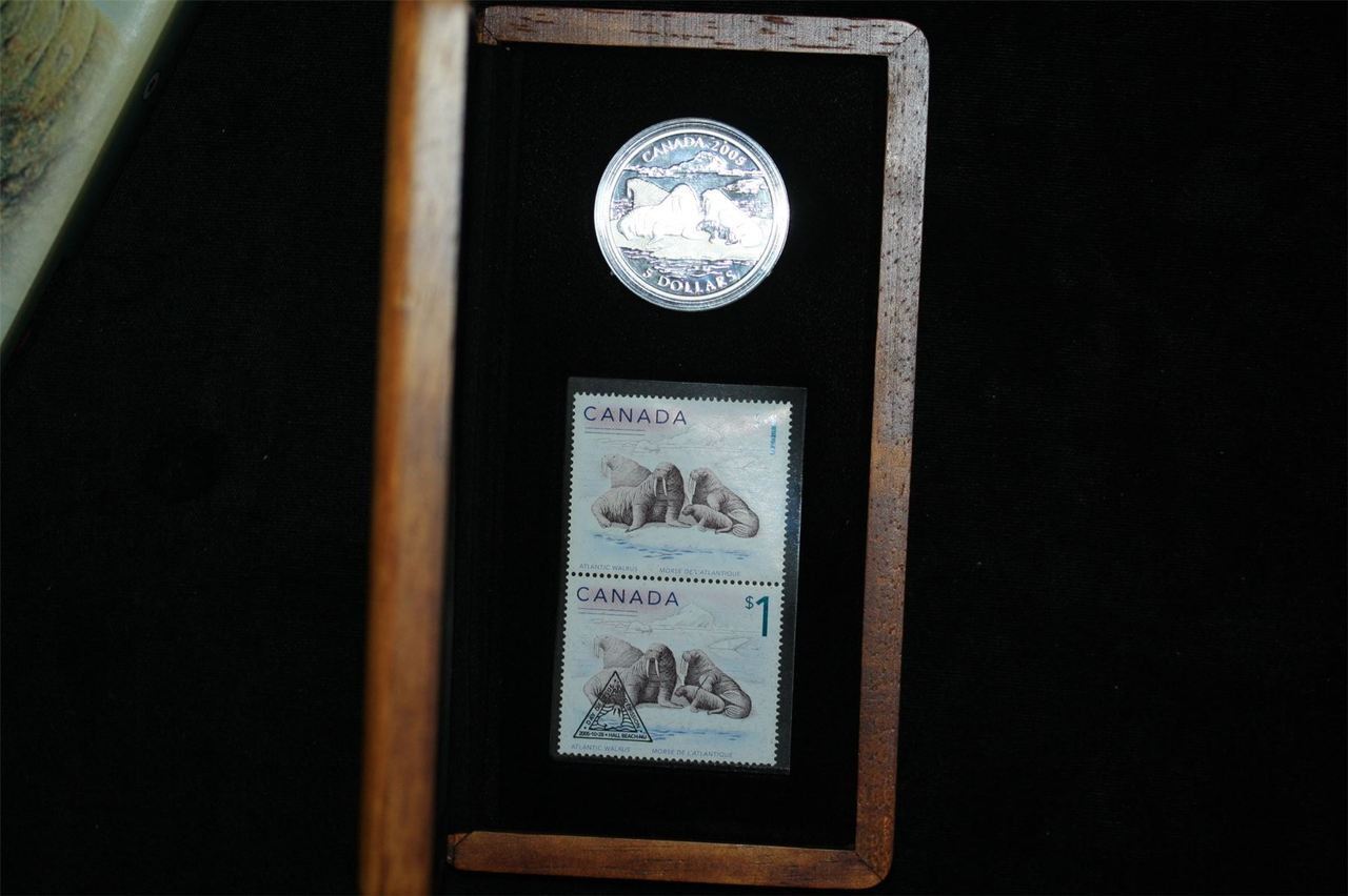 2005 $5 CANADA 1 oz SILVER "WALRUS & CALF" COIN & STAMP SET