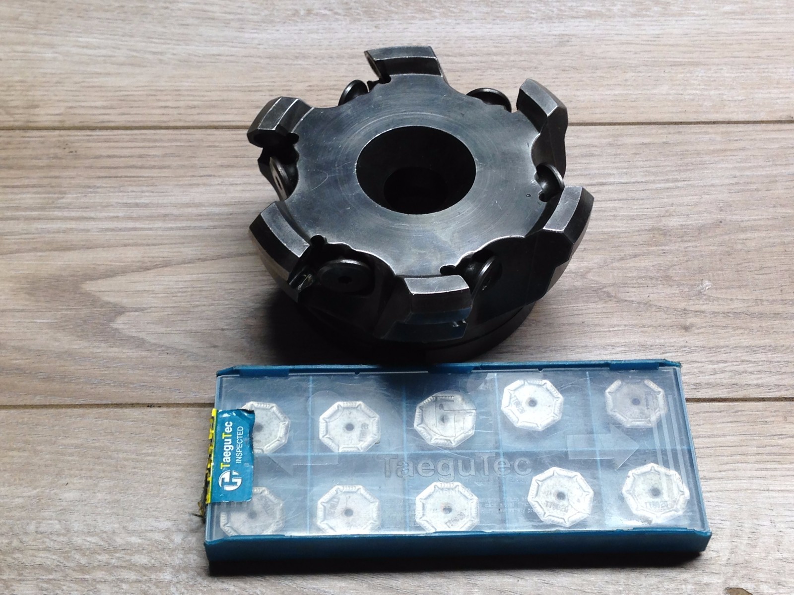 CARBOLOY 4 " INDEXABLE FACEMILL + INSERTS