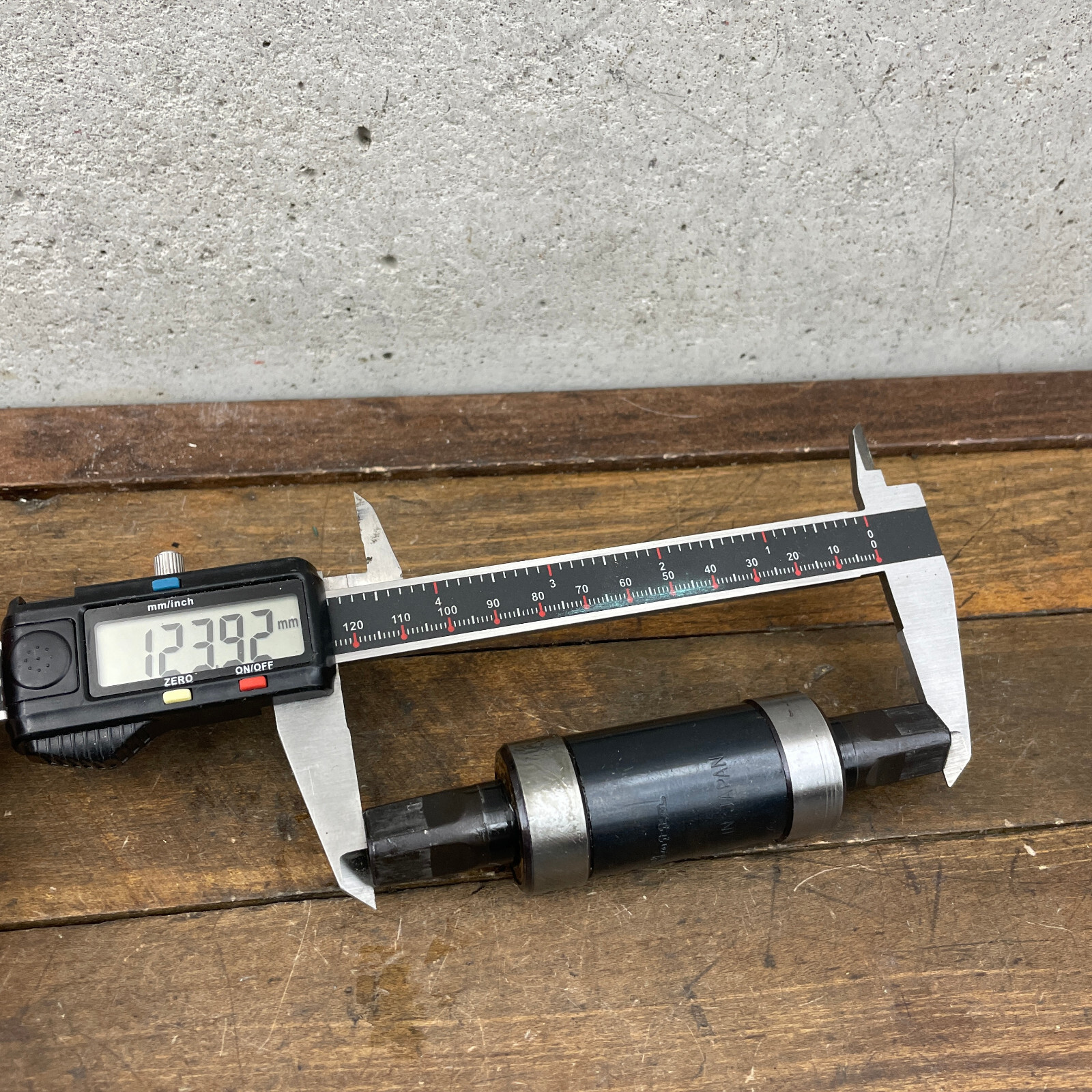 Vintage Hatta Japan Bottom Bracket Sealed English Thread Zero Offset 123 68