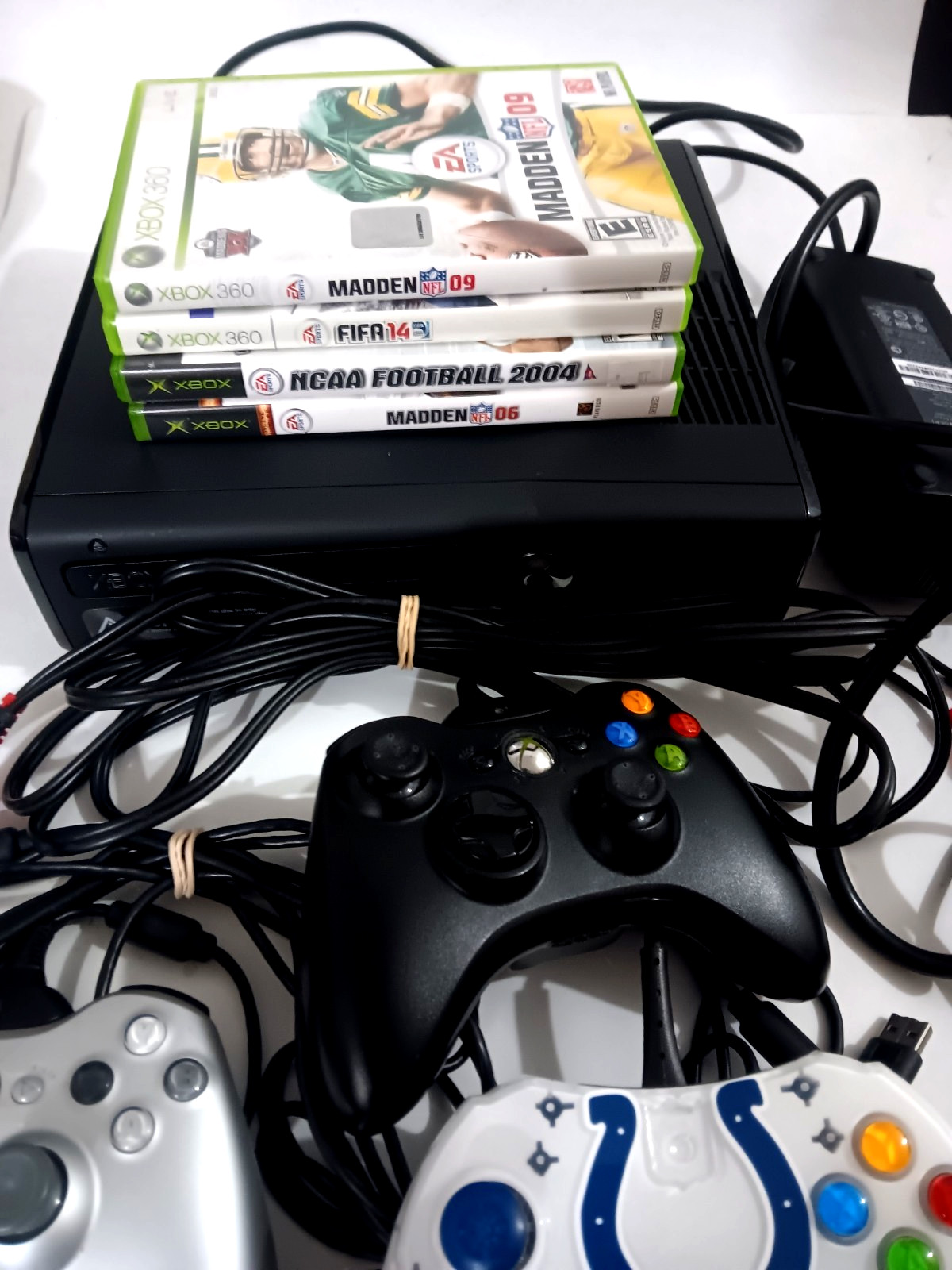 XBox 360 With 3 Controllers & 4 Games & Wires Nice Condition